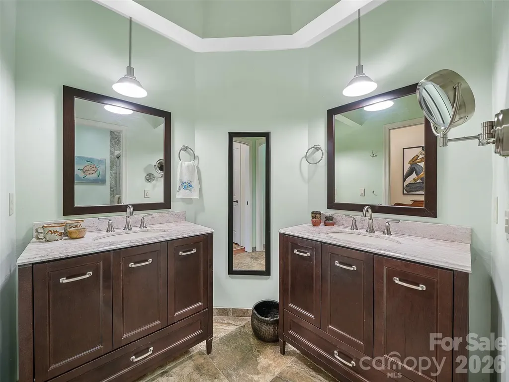 301 White Oak Drive Hendersonville NC 28791