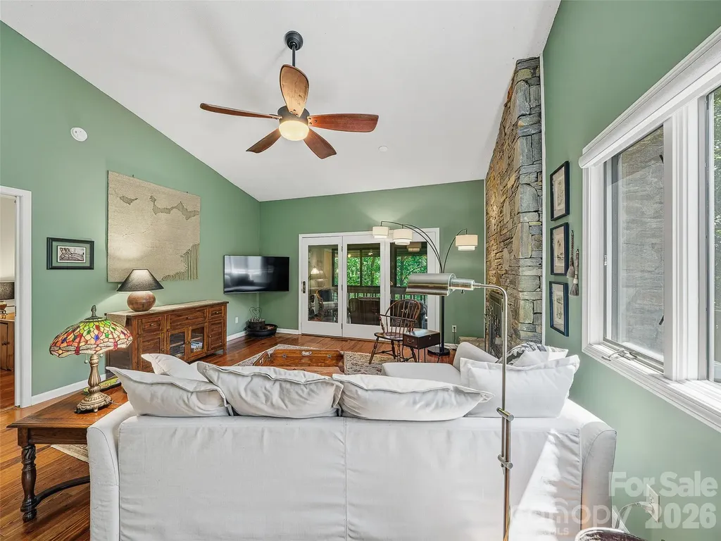 301 White Oak Drive Hendersonville NC 28791