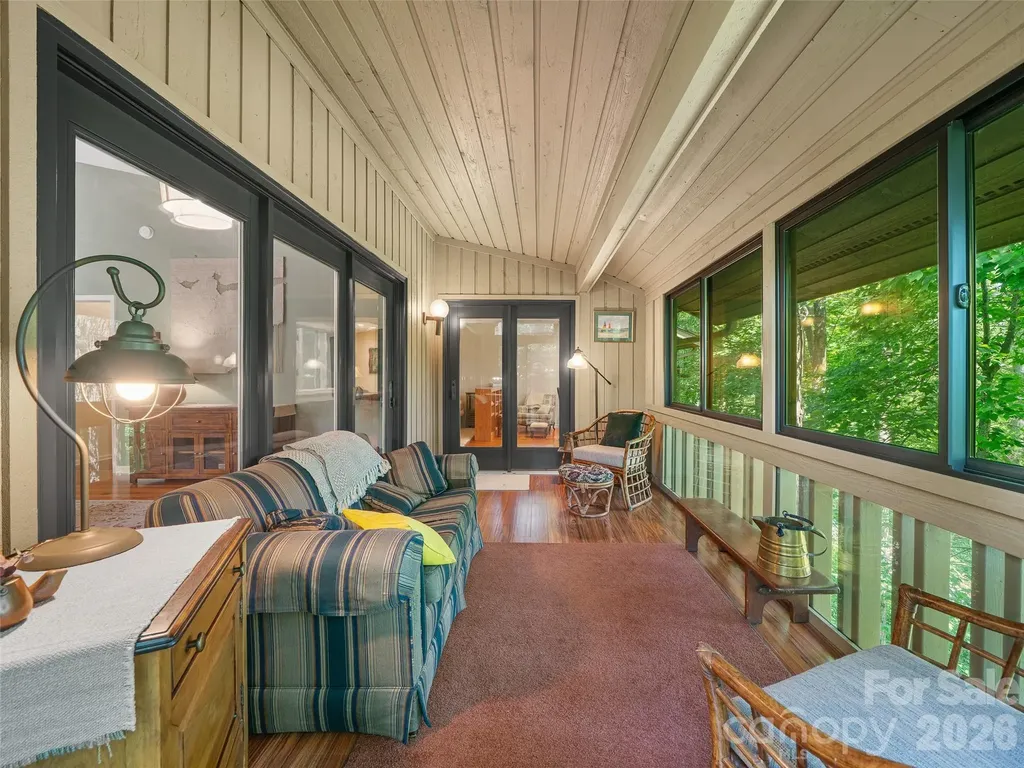 301 White Oak Drive Hendersonville NC 28791