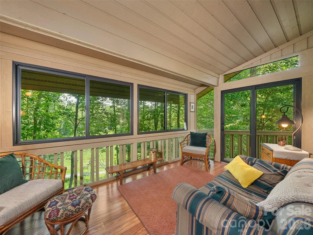 301 White Oak Drive Hendersonville NC 28791