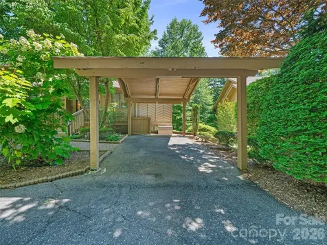 301 White Oak Drive Hendersonville NC 28791