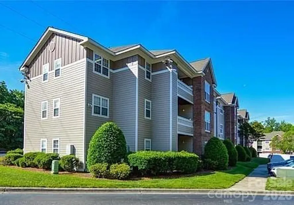 9810 Campus Walk Lane Charlotte NC 28262