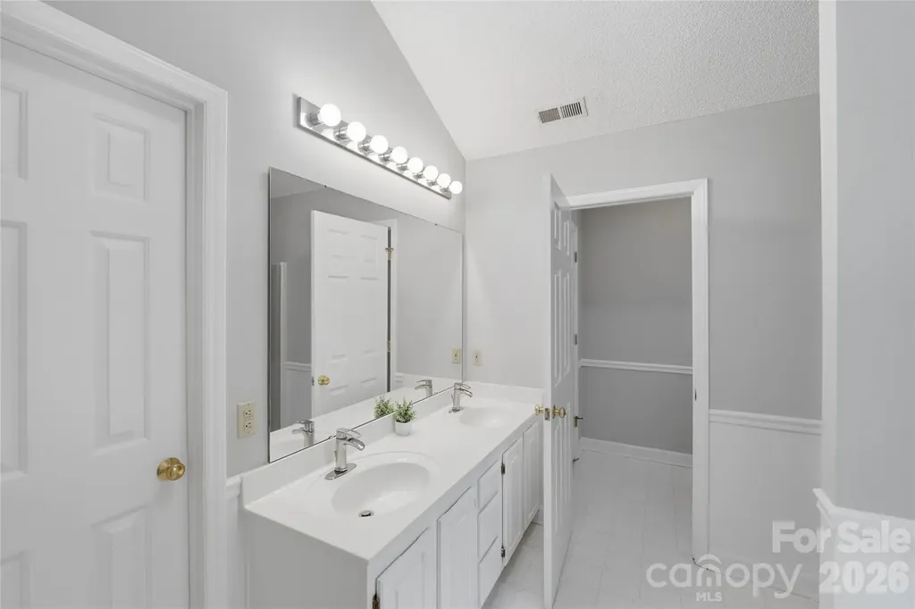 5038 Scaleybark Court Indian Trail NC 28079