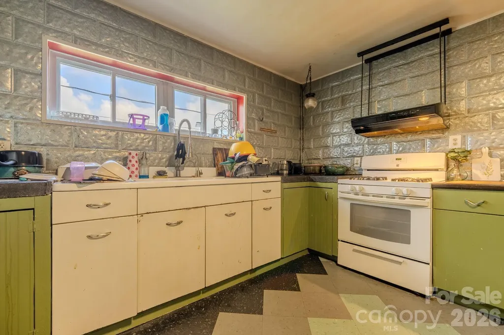 615 Oak Avenue Spruce Pine NC 28777