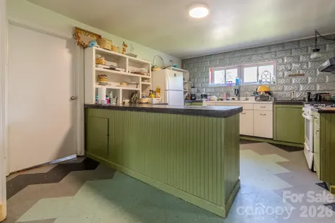615 Oak Avenue Spruce Pine NC 28777