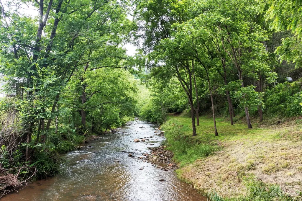 2896 Old Mars Hill Highway Weaverville NC 28787