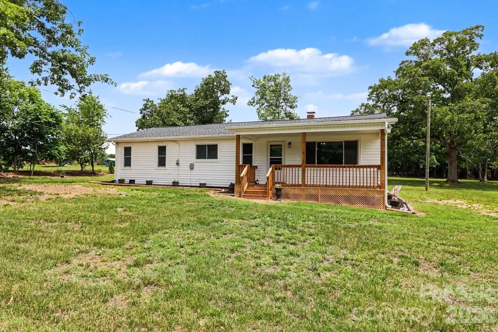 2724 Union Cross Church Road Yadkinville NC 27055