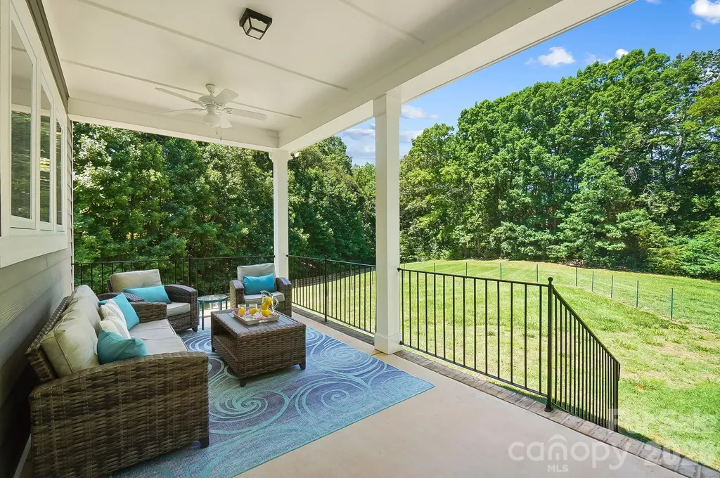 124 Lorenzo Lane Mooresville NC 28115