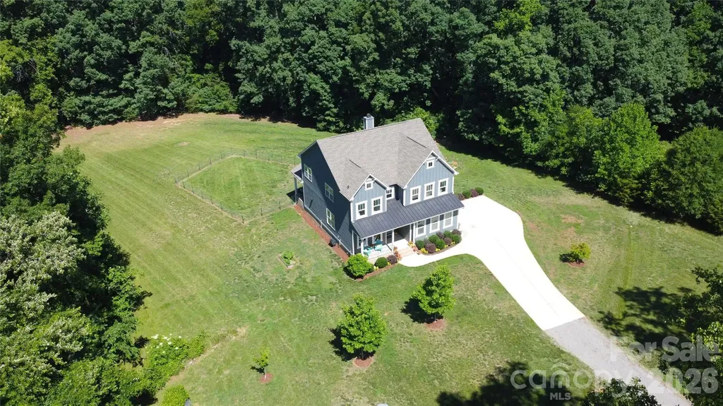 124 Lorenzo Lane Mooresville NC 28115