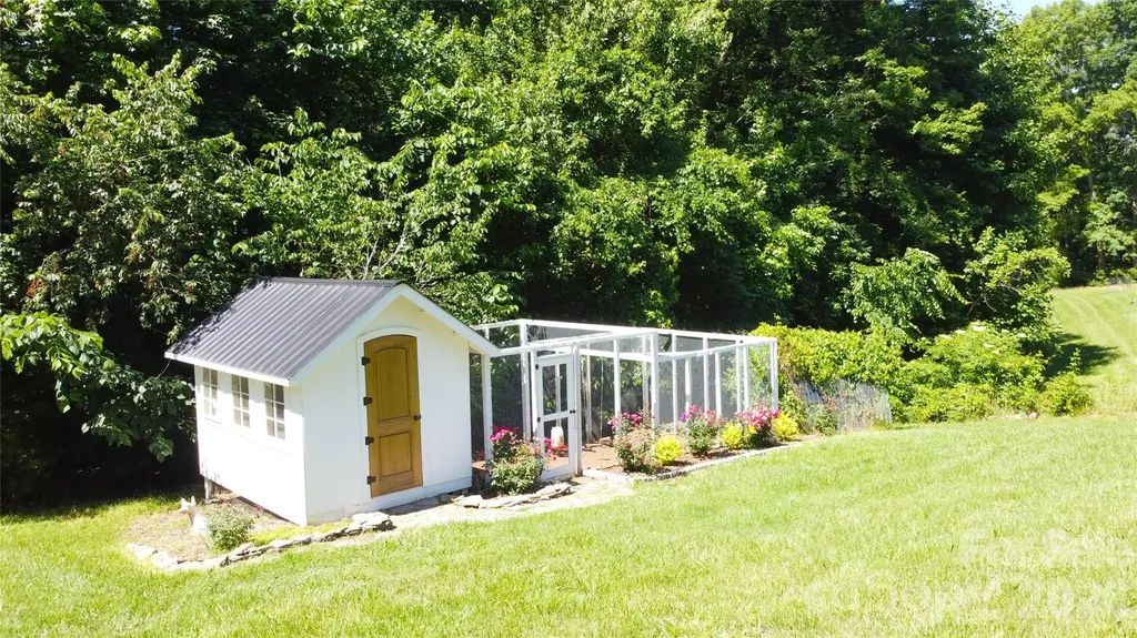124 Lorenzo Lane Mooresville NC 28115