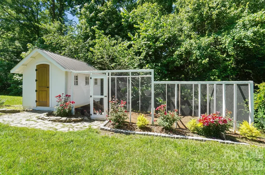 124 Lorenzo Lane Mooresville NC 28115