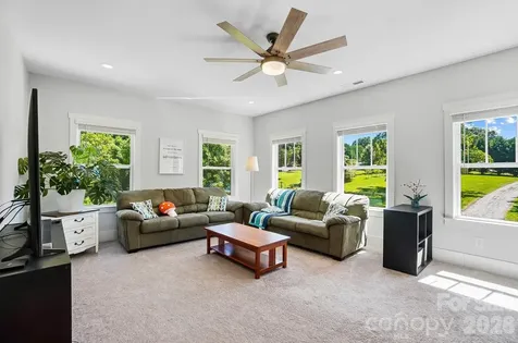124 Lorenzo Lane Mooresville NC 28115