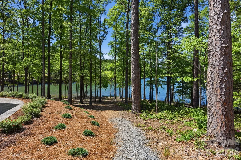 127 Lake Cove Way Mooresville NC 28115