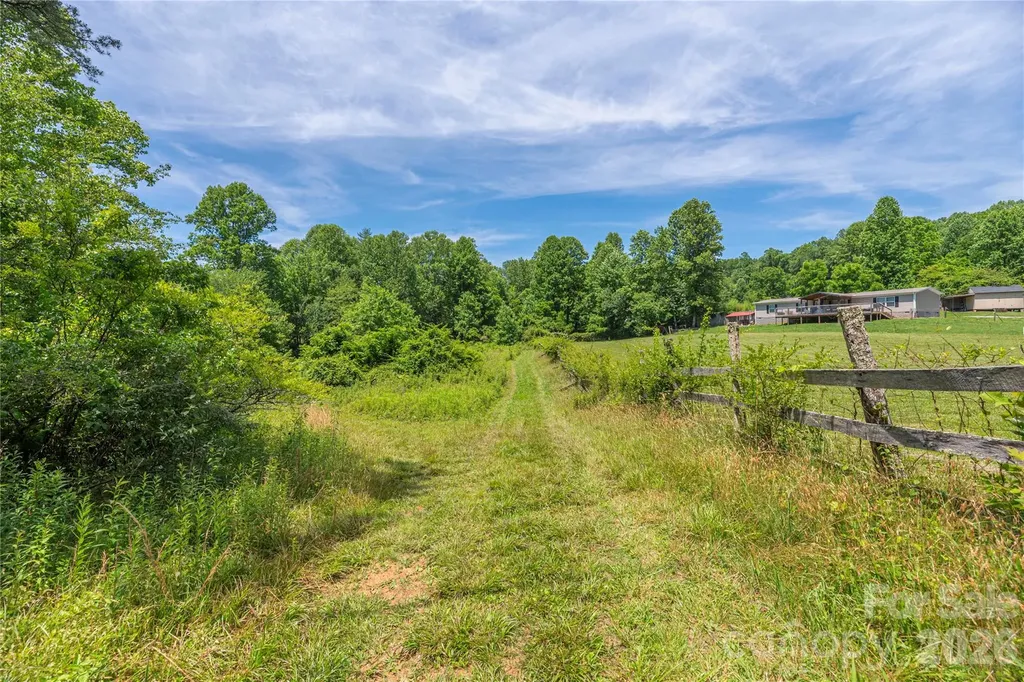 999 Pressley Lane Horse Shoe NC 28742