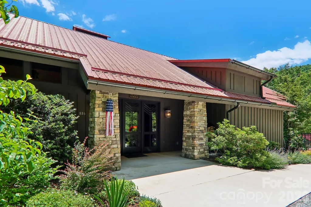 11 Magnolia Branch Drive Zirconia NC 28790