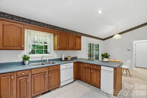 27 Red Maple Drive Weaverville NC 28787