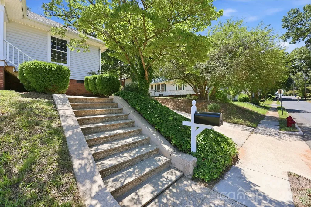 812 N 4th Street Albemarle NC 28001