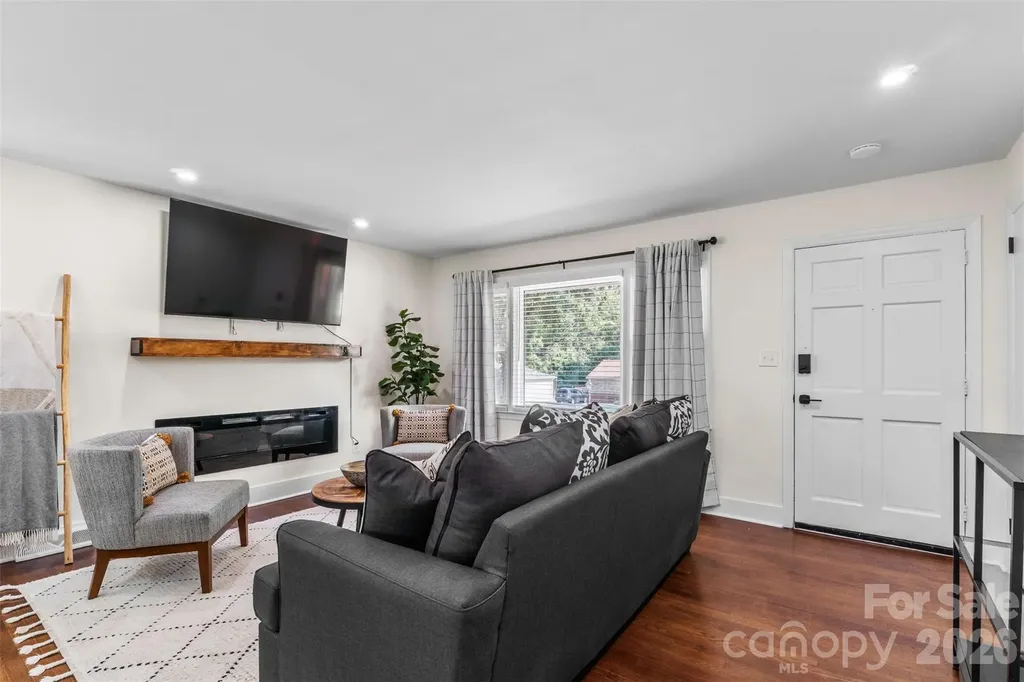 2014 Sandhurst Drive Charlotte NC 28205