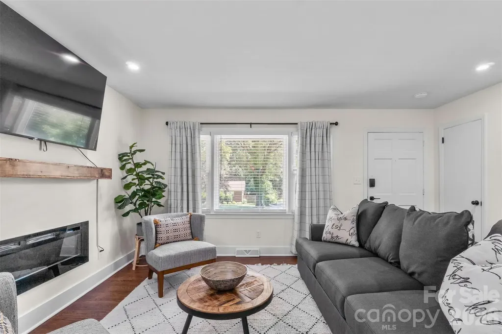 2014 Sandhurst Drive Charlotte NC 28205