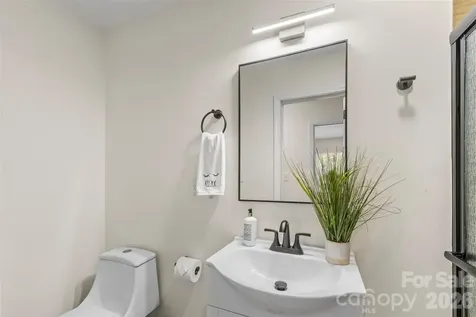 2014 Sandhurst Drive Charlotte NC 28205