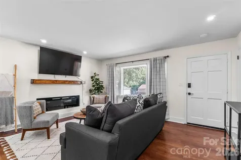 2014 Sandhurst Drive Charlotte NC 28205