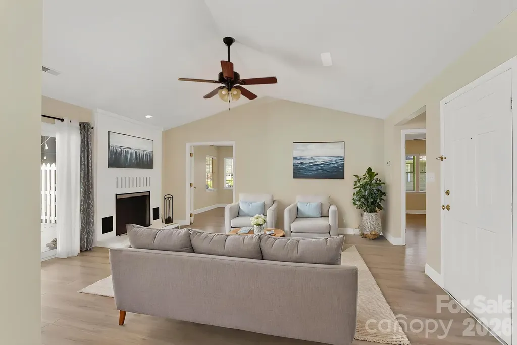 2705 Tiergarten Lane Charlotte NC 28210