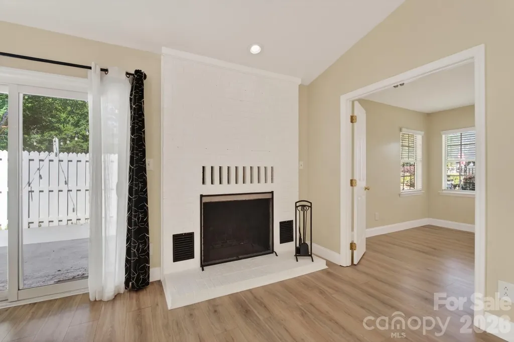 2705 Tiergarten Lane Charlotte NC 28210