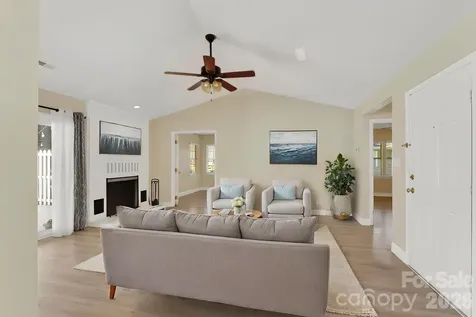 2705 Tiergarten Lane Charlotte NC 28210