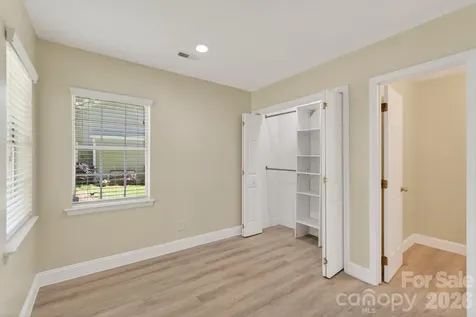 2705 Tiergarten Lane Charlotte NC 28210