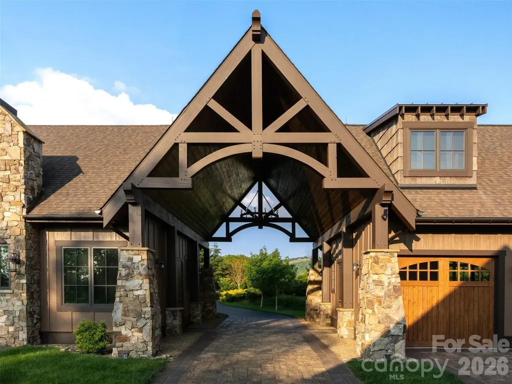 93 N Snow Ridge Drive Hendersonville NC 28792