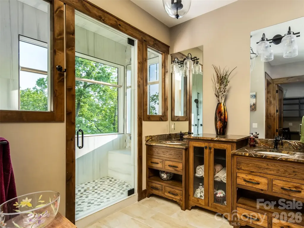 93 N Snow Ridge Drive Hendersonville NC 28792