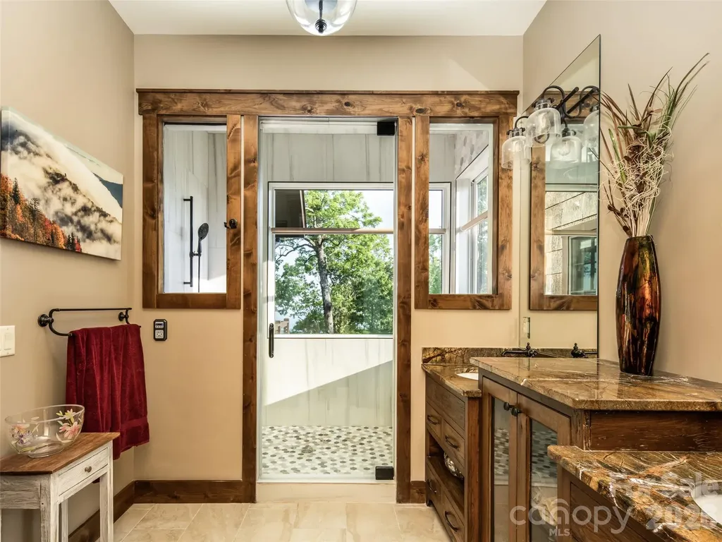 93 N Snow Ridge Drive Hendersonville NC 28792