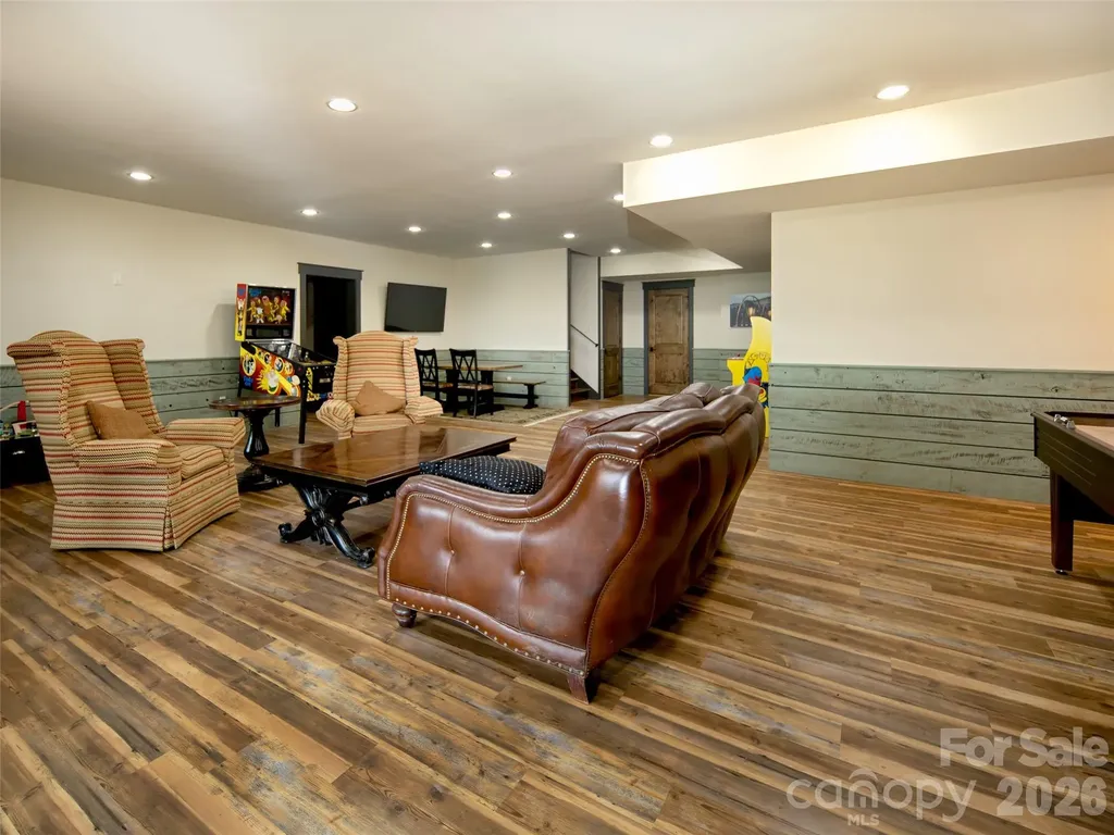 93 N Snow Ridge Drive Hendersonville NC 28792