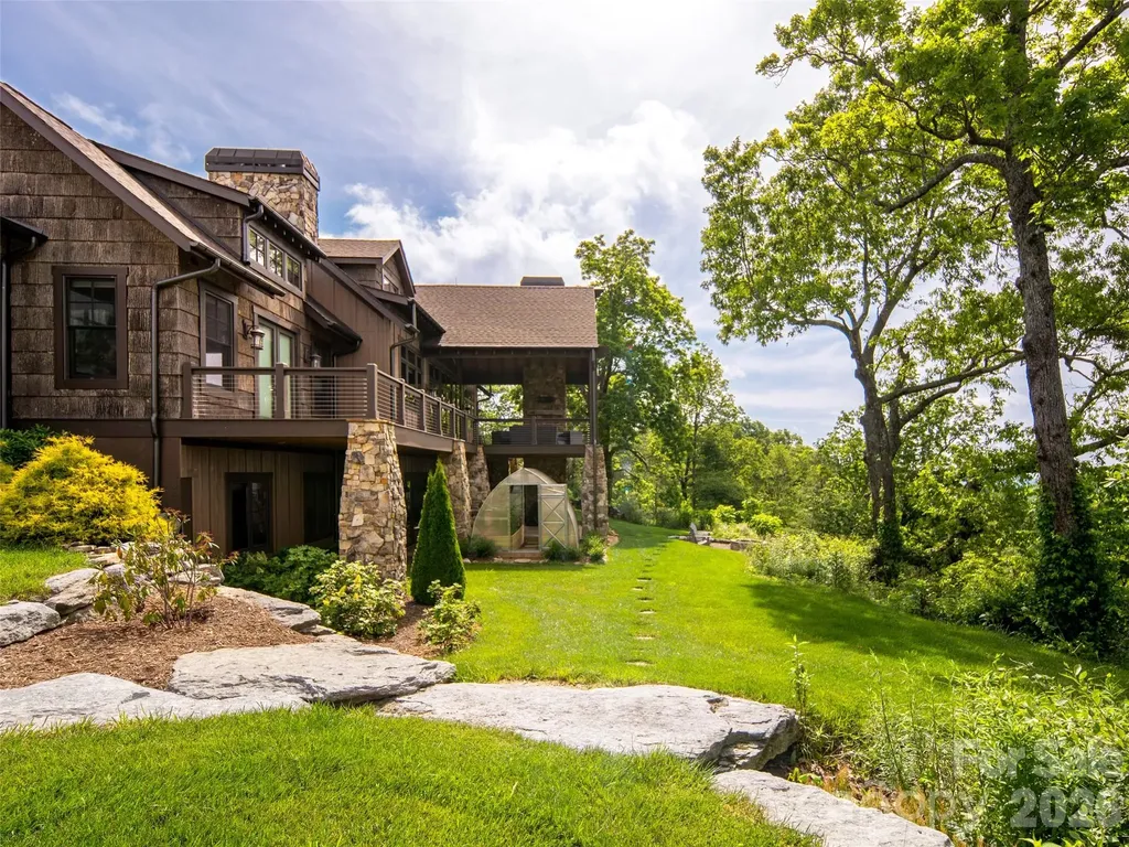 93 N Snow Ridge Drive Hendersonville NC 28792