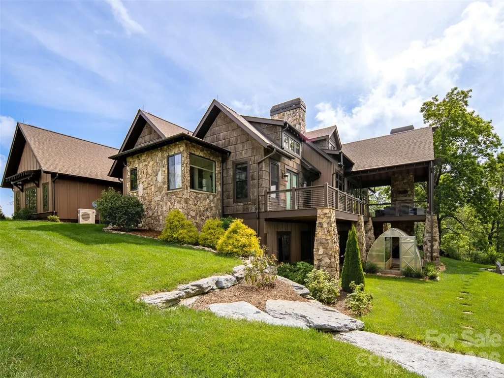 93 N Snow Ridge Drive Hendersonville NC 28792