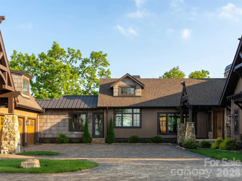 93 N Snow Ridge Drive Hendersonville NC 28792