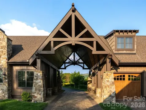 93 N Snow Ridge Drive Hendersonville NC 28792