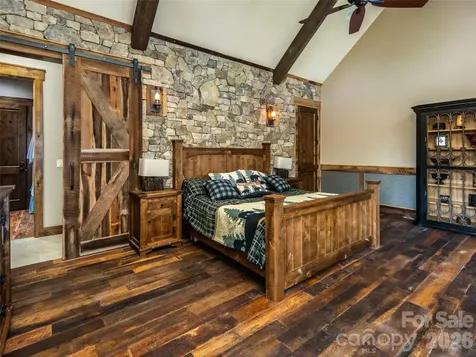 93 N Snow Ridge Drive Hendersonville NC 28792