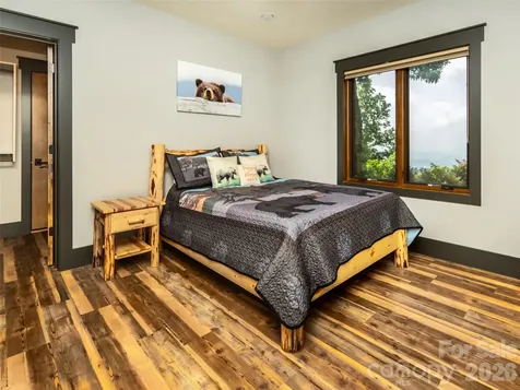 93 N Snow Ridge Drive Hendersonville NC 28792