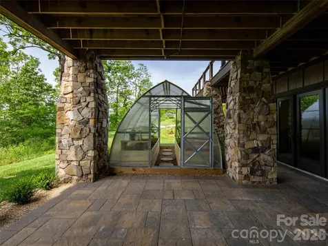 93 N Snow Ridge Drive Hendersonville NC 28792