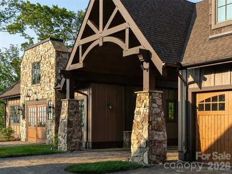 93 N Snow Ridge Drive Hendersonville NC 28792