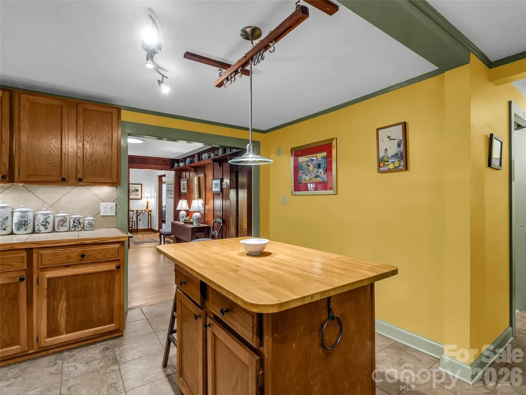 2212 Green River Road Zirconia NC 28790