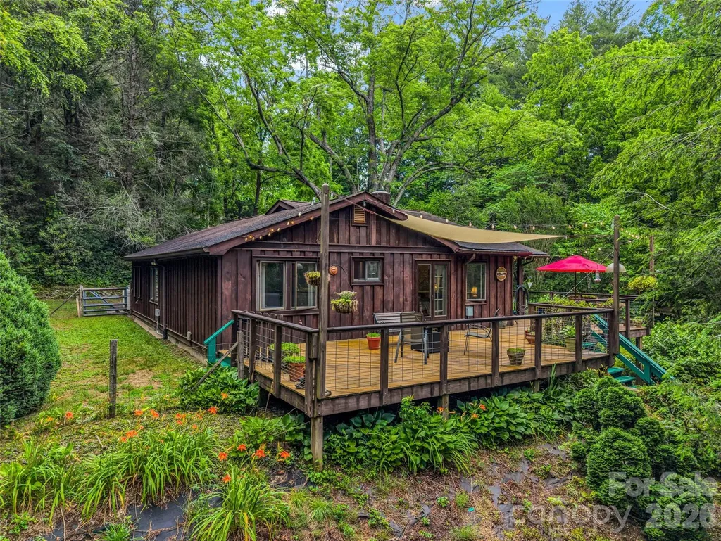 2212 Green River Road Zirconia NC 28790