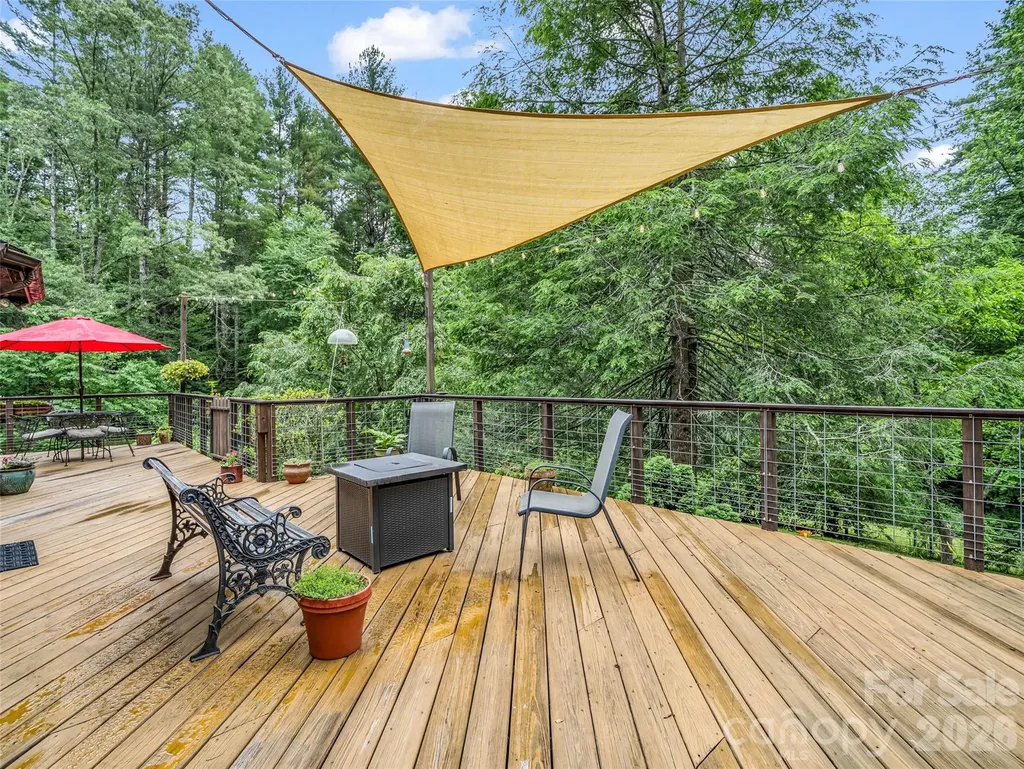 2212 Green River Road Zirconia NC 28790