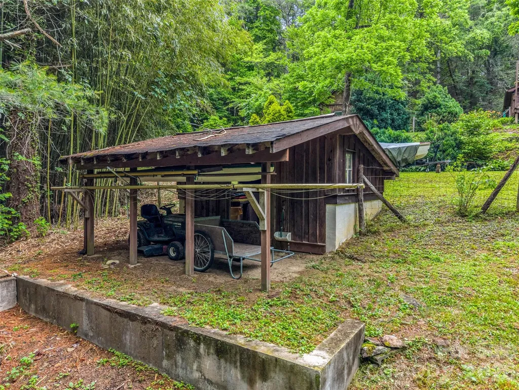 2212 Green River Road Zirconia NC 28790
