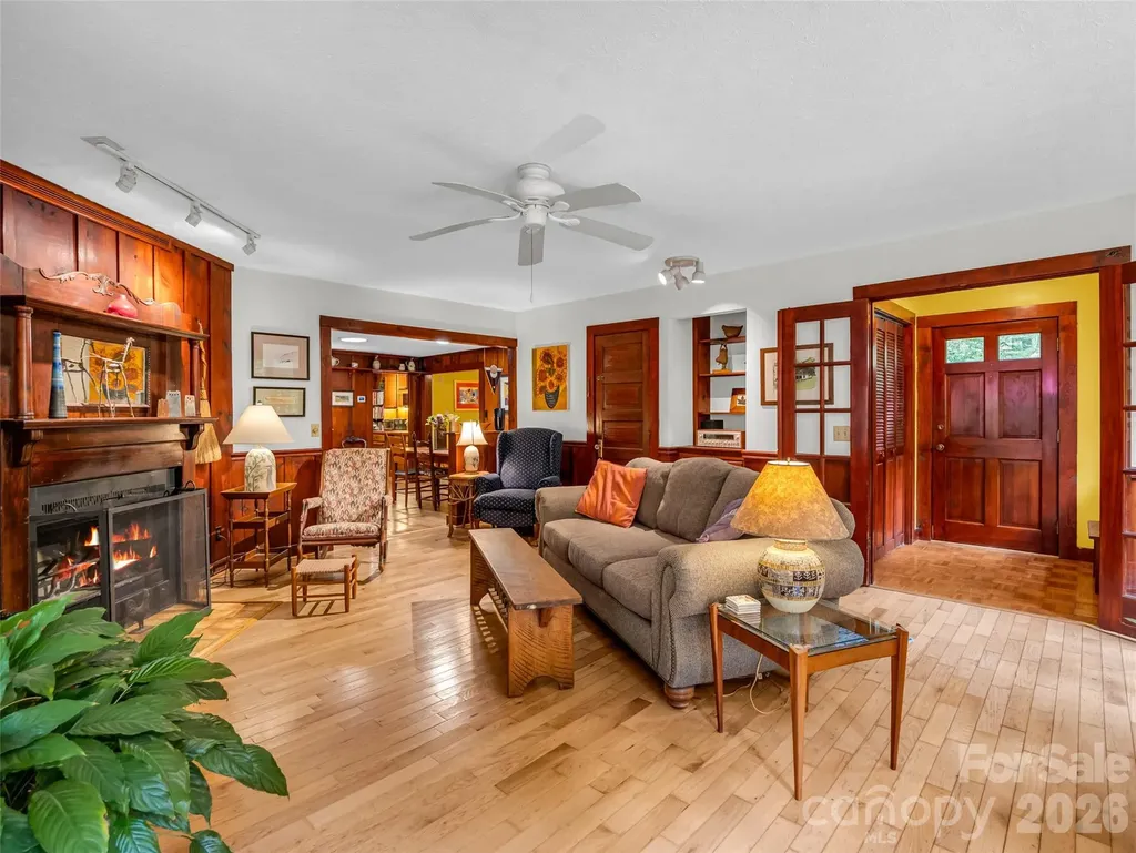 2212 Green River Road Zirconia NC 28790