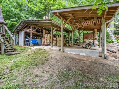 2212 Green River Road Zirconia NC 28790