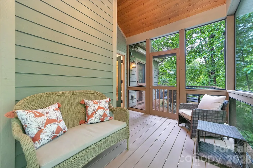 72 Tludatsi Court Brevard NC 28712