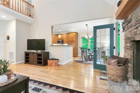 72 Tludatsi Court Brevard NC 28712