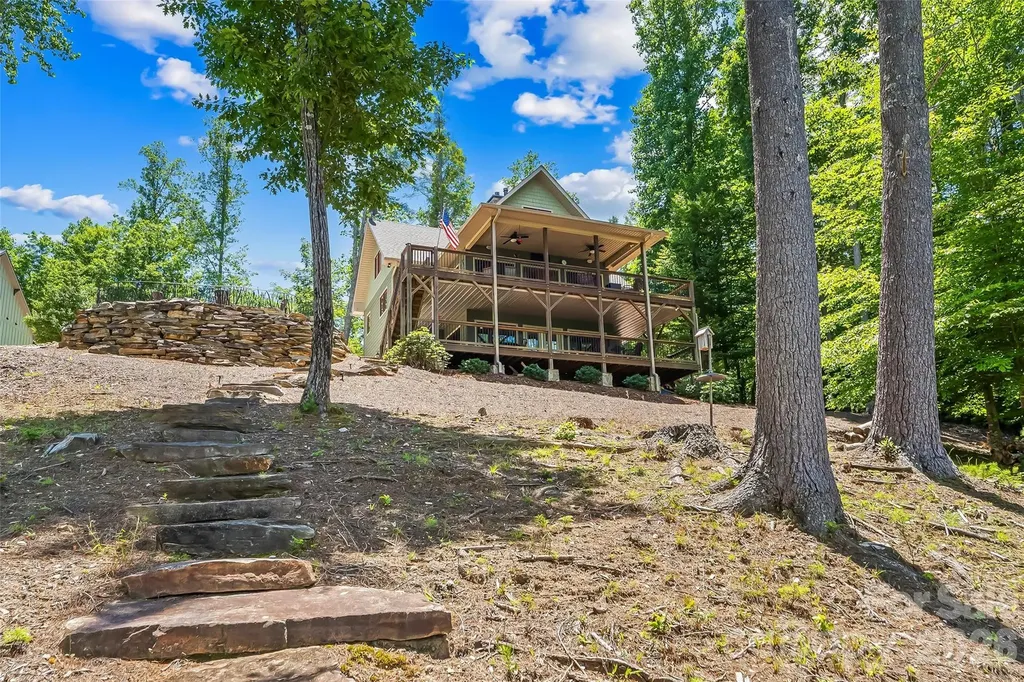 590 Larkhaven Drive Nebo NC 28761